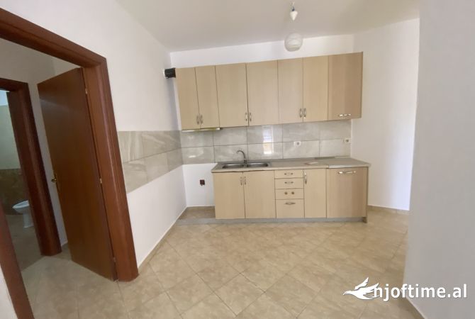 Shtepi me qera 2+1 ne Tirane - 350 Euro