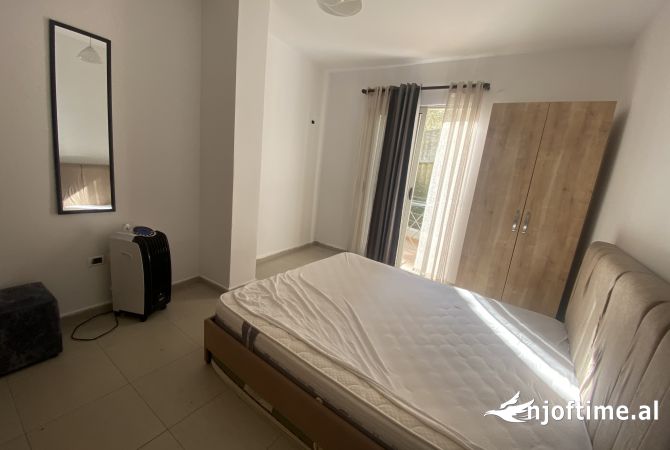 Shtepi me qera Apartament ne Tirane, 1+1, Mobilimi E mobiluar, Pagesa 400  Euro.