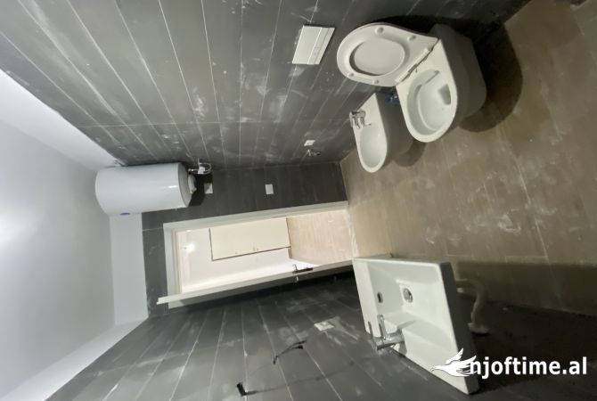 Shtepi ne shitje Apartament ne Tirane, 1+1, Mobilimi Bosh, pa mobiluar, Pagesa 74,000  Euro.