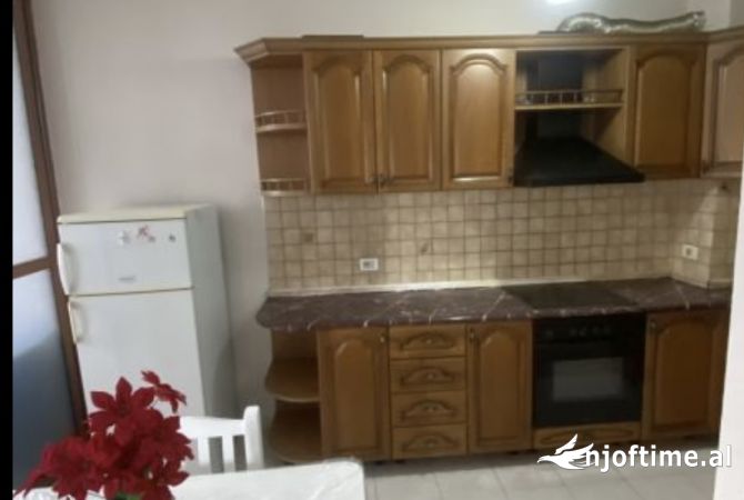 Shtepi ne shitje Apartament ne Tirane, 2+1, Mobilimi E mobiluar, Pagesa 110,000  Euro.