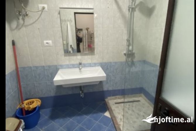 Shtepi ne shitje Apartament ne Tirane, 2+1, Mobilimi E mobiluar, Pagesa 110,000  Euro.