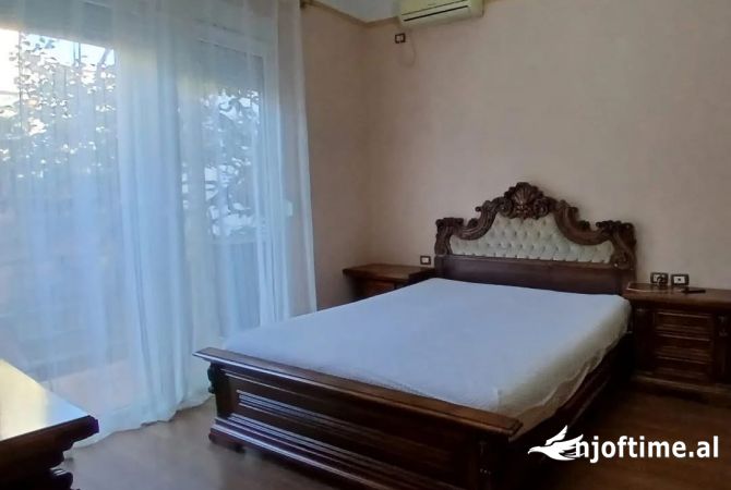 Shtepi me qera Apartament ne Tirane, 2+1, Mobilimi E mobiluar, Pagesa 550  Euro.