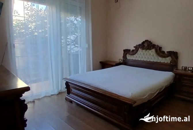 Shtepi me qera Apartament ne Tirane, 2+1, Mobilimi E mobiluar, Pagesa 550  Euro.