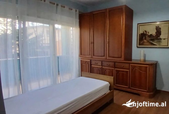 Shtepi me qera Apartament ne Tirane, 2+1, Mobilimi E mobiluar, Pagesa 550  Euro.