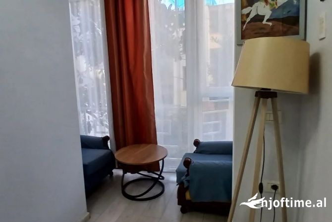 Shtepi me qera Apartament ne Tirane, 2+1, Mobilimi E mobiluar, Pagesa 550  Euro.