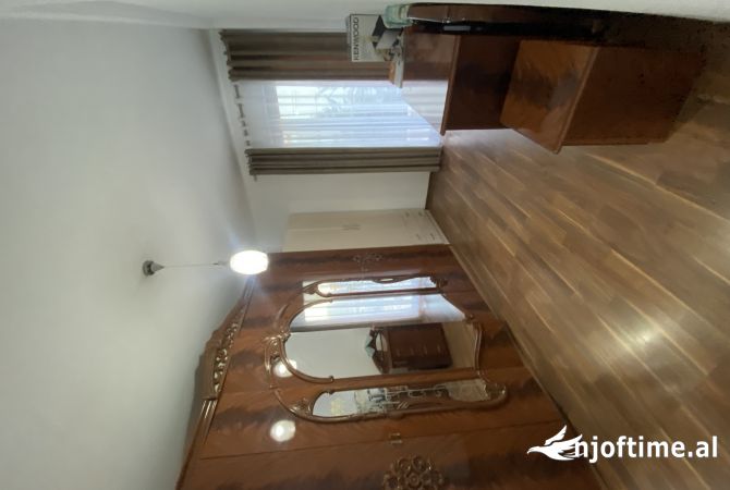 Shtepi me qera Apartament ne Tirane, 3+1, Mobilimi E mobiluar, Pagesa 800  Euro.