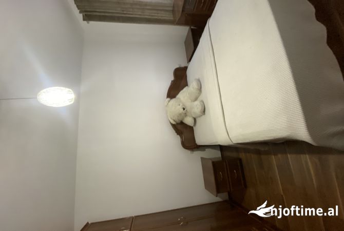 Shtepi me qera Apartament ne Tirane, 3+1, Mobilimi E mobiluar, Pagesa 800  Euro.