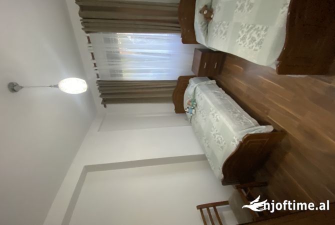 Shtepi me qera Apartament ne Tirane, 3+1, Mobilimi E mobiluar, Pagesa 800  Euro.
