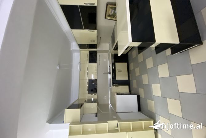 Shtepi me qera Apartament ne Tirane, 3+1, Mobilimi E mobiluar, Pagesa 800  Euro.
