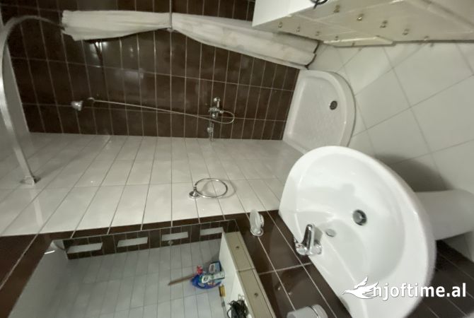 Shtepi me qera 3+1 ne Tirane - 800 Euro