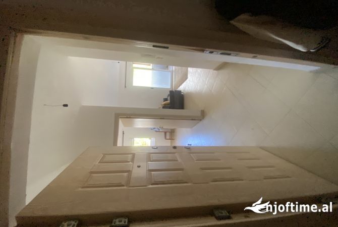 Shtepi ne shitje Apartament ne Tirane, 1+1, Mobilimi Bosh, pa mobiluar, Pagesa 70,000  Euro.