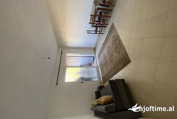 Shtepi ne shitje Apartament ne Tirane, 1+1, Mobilimi Bosh, pa mobiluar, Pagesa 70,000  Euro.