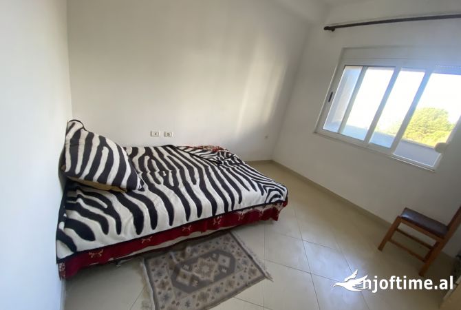 Shtepi ne shitje Apartament ne Tirane, 1+1, Mobilimi Bosh, pa mobiluar, Pagesa 70,000  Euro.