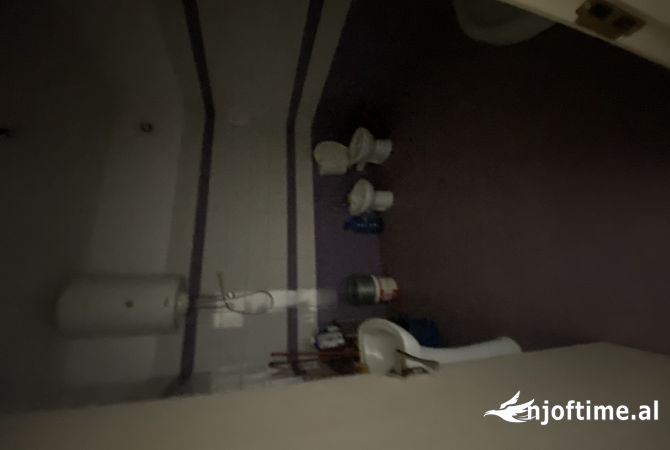 Shtepi ne shitje Apartament ne Tirane, 1+1, Mobilimi Bosh, pa mobiluar, Pagesa 70,000  Euro.