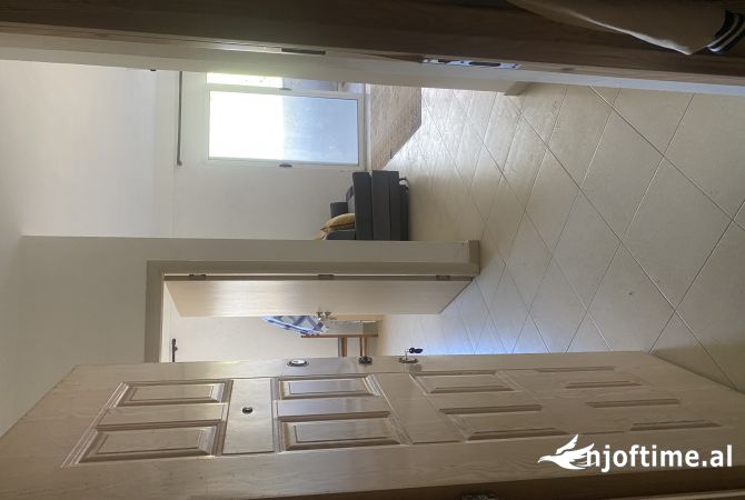 Shtepi ne shitje Apartament ne Tirane, 1+1, Mobilimi Bosh, pa mobiluar, Pagesa 70,000  Euro.
