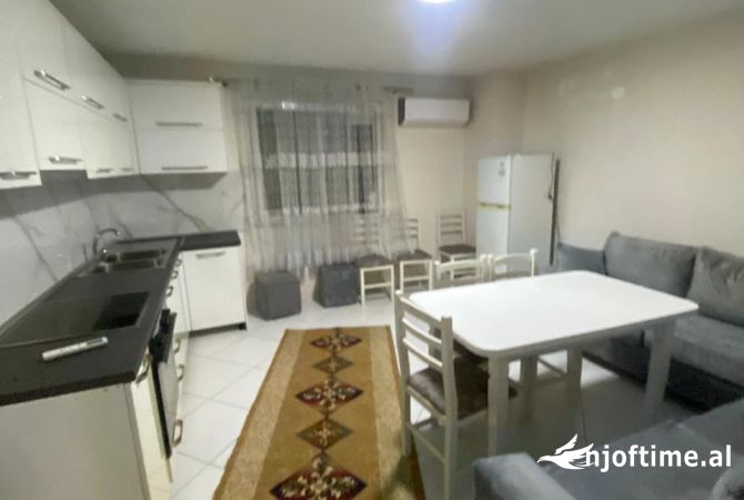 Shtepi me qera Shtepi Private ne Tirane, 2+1, Mobilimi E mobiluar, Pagesa 500  Euro.