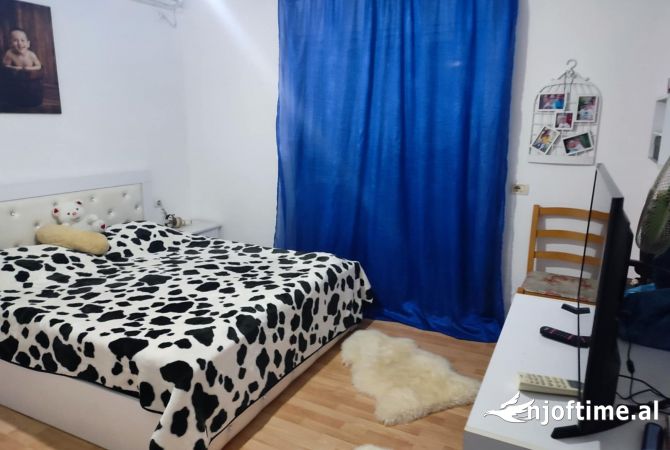 Shtepi ne shitje Apartament ne Tirane, 2+1, Mobilimi E mobiluar, Pagesa 140,000  Euro.