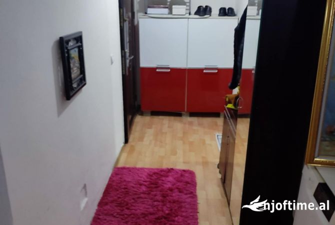 Shtepi ne shitje Apartament ne Tirane, 2+1, Mobilimi E mobiluar, Pagesa 140,000  Euro.