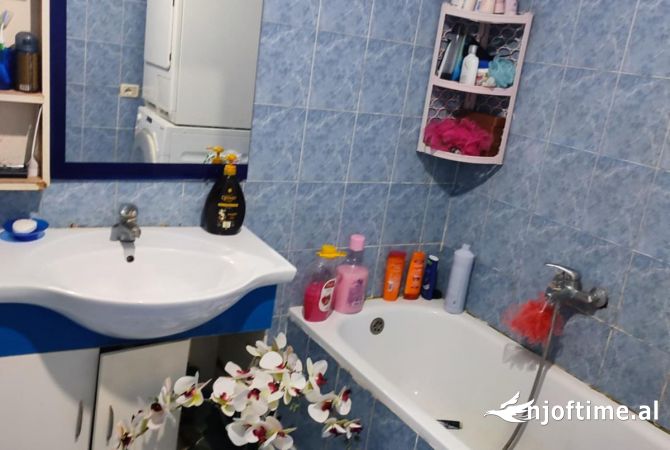 Shtepi ne shitje Apartament ne Tirane, 2+1, Mobilimi E mobiluar, Pagesa 140,000  Euro.