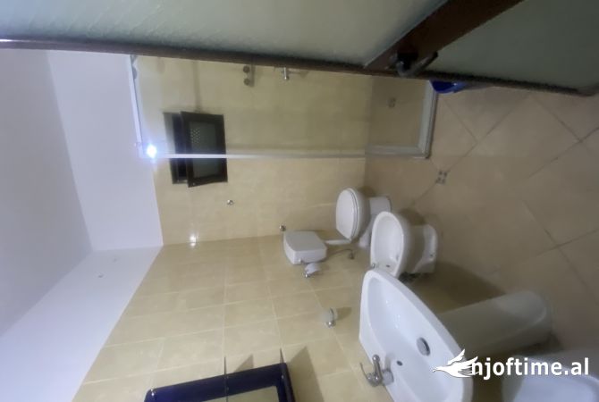 Shtepi me qera Apartament ne Tirane, 2+1, Mobilimi E mobiluar, Pagesa 650  Euro.