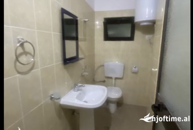 Shtepi me qera Apartament ne Tirane, 2+1, Mobilimi E mobiluar, Pagesa 650  Euro.