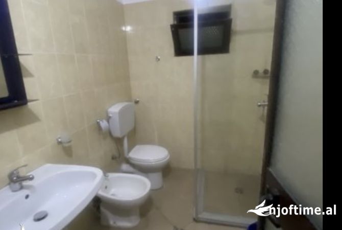 Shtepi me qera Apartament ne Tirane, 2+1, Mobilimi E mobiluar, Pagesa 650  Euro.