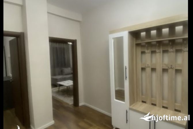 Shtepi me qera Apartament ne Tirane, 2+1, Mobilimi E mobiluar, Pagesa 650  Euro.