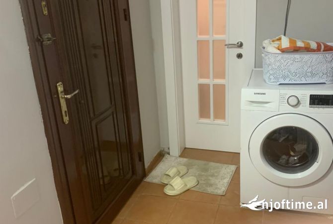 Shtepi ne shitje Apartament ne Tirane, 2+1, Mobilimi E mobiluar, Pagesa 92,000  Euro.
