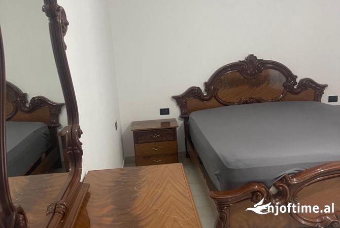 Shtepi me qera Apartament ne Tirane, 1+1, Mobilimi E mobiluar, Pagesa 500  Euro.