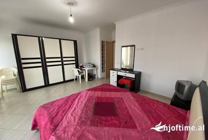 Shtepi me qera 4+1 ne Tirane - 800 Euro