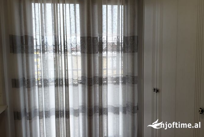 Shtepi me qera Apartament ne Tirane, 3+1, Mobilimi E mobiluar, Pagesa 1,100  Euro.