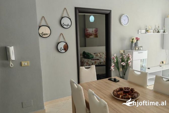 Shtepi me qera Apartament ne Tirane, 1+1, Mobilimi E mobiluar, Pagesa 450  Euro.