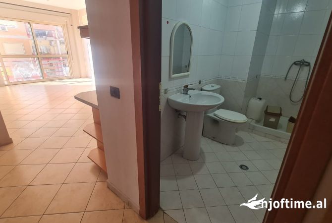 Shtepi me qera 2+1 ne Tirane - 450 Euro