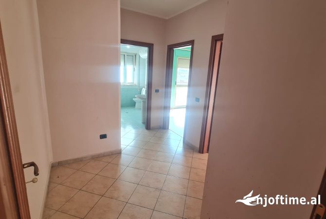 Shtepi me qera Apartament ne Tirane, 2+1, Mobilimi Pjeserisht e mobiluar, Pagesa 450  Euro.