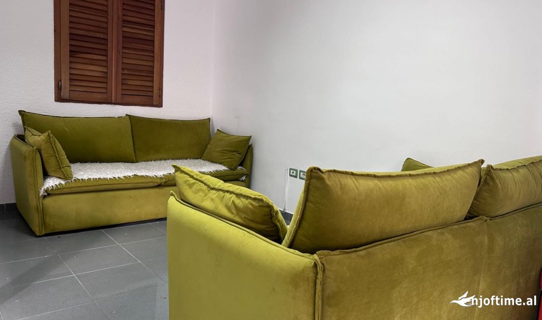 Ambjent biznesi,65 m2,88 mije euro,afer spitalit ushtarak,laprake