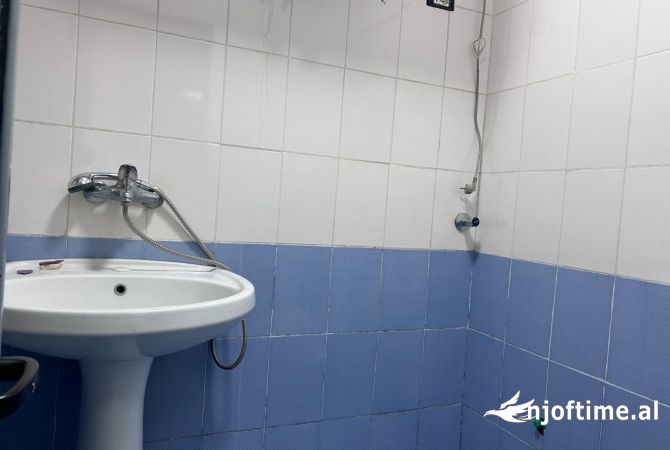 Ambjent biznesi,65 m2,88 mije euro,afer spitalit ushtarak,laprake