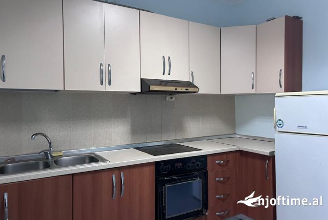 Ambjent biznesi,65 m2,88 mije euro,afer spitalit ushtarak,laprake