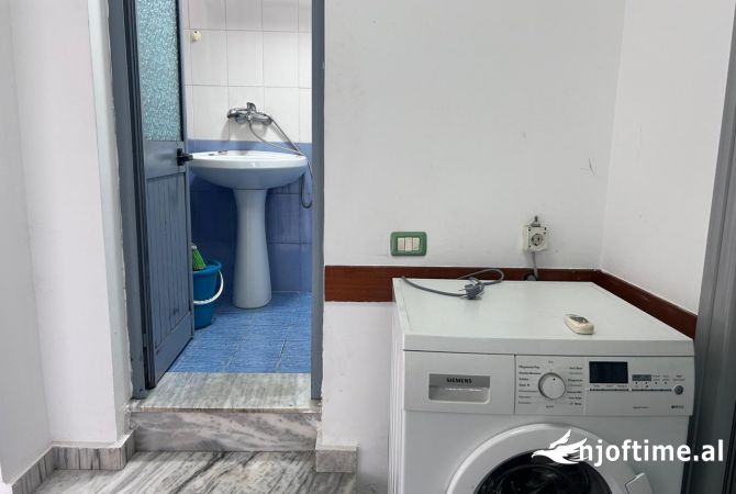 Ambjent biznesi,65 m2,88 mije euro,afer spitalit ushtarak,laprake