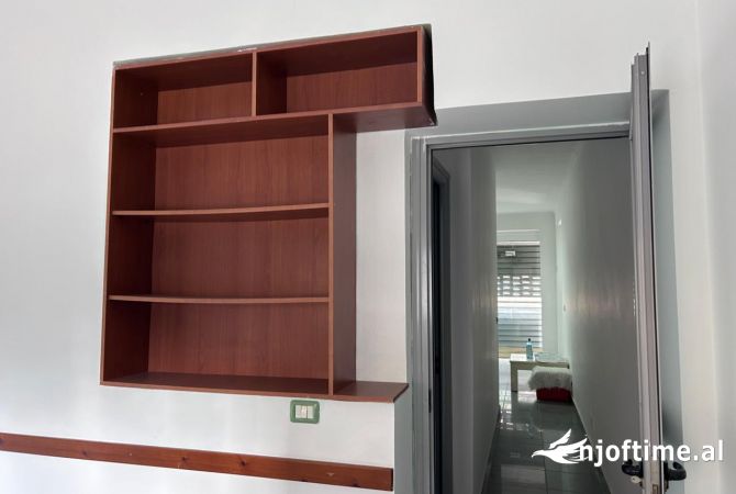 Ambjent biznesi,65 m2,88 mije euro,afer spitalit ushtarak,laprake