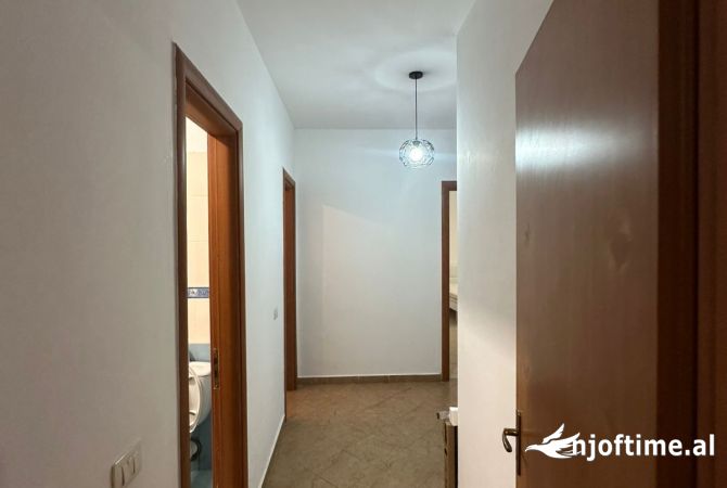 Shtepi me qera Apartament ne Tirane, 2+1, Mobilimi E mobiluar, Pagesa 400  Euro.