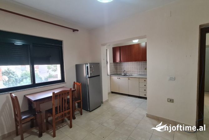 Shtepi ne shitje Apartament ne Tirane, 1+1, Mobilimi Pjeserisht e mobiluar, Pagesa 103,000  Euro.