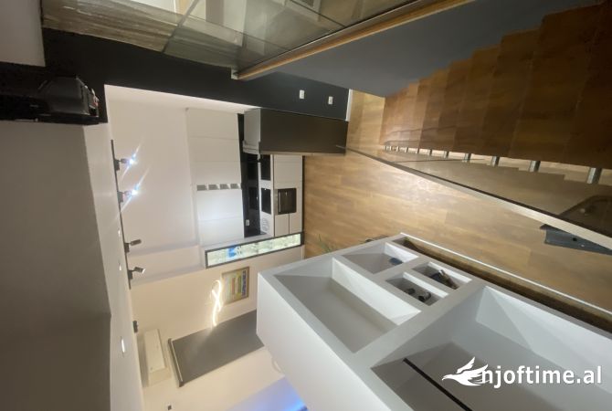 Shtepi ne shitje Duplex(shtepi me 2 kate) ne Tirane, 2+1, Mobilimi E mobiluar, Pagesa 140,000  Euro.