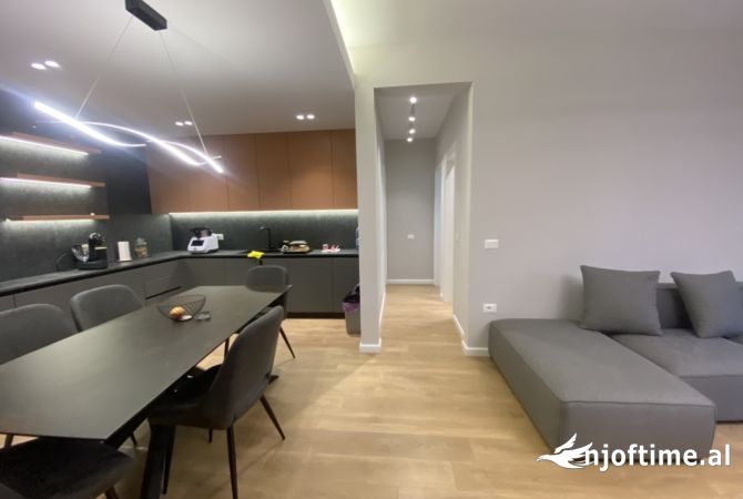 Shtepi me qera Apartament ne Tirane, 2+1, Mobilimi E mobiluar, Pagesa 900  Euro.