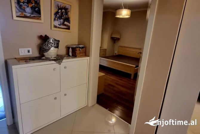 Shtepi me qera Apartament ne Tirane, 3+1, Mobilimi E mobiluar, Pagesa 800  Euro.