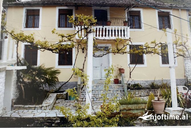 Shtepi ne shitje Shtepi Private ne Gjirokaster, 4+1, Mobilimi E mobiluar, Pagesa 110,000  Euro.