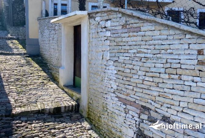 Shtepi ne shitje Shtepi Private ne Gjirokaster, 4+1, Mobilimi E mobiluar, Pagesa 110,000  Euro.