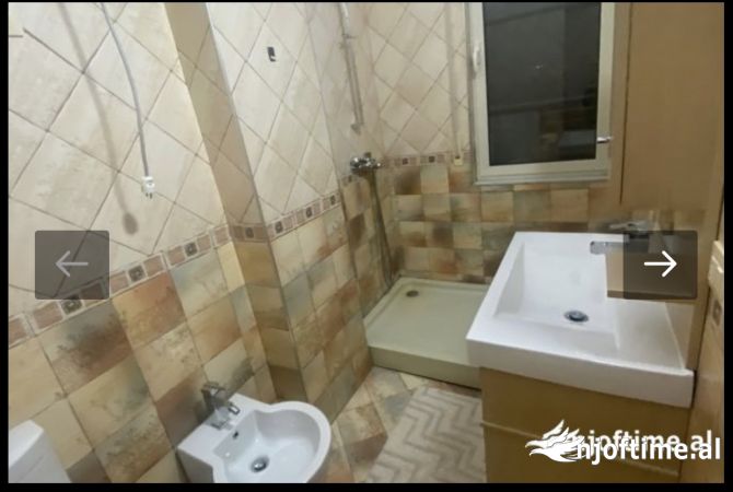 Shtepi me qera Penthose(kati i fundit panoramik) ne Tirane, 2+1, Mobilimi E mobiluar, Pagesa 800  Euro.