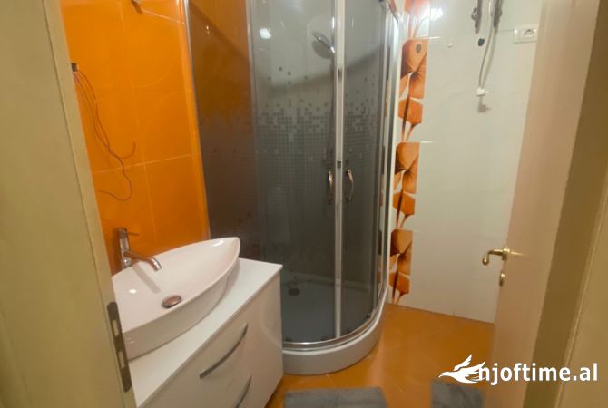 Shtepi me qera 2+1 ne Tirane - 800 Euro