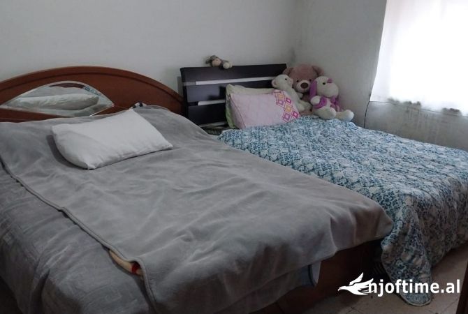 Shtepi me qera Apartament ne Tirane, 2+1, Mobilimi E mobiluar, Pagesa 450  Euro.