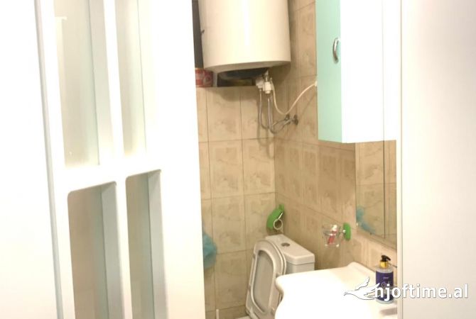 Shtepi ne shitje Apartament ne Tirane, 2+1, Mobilimi E mobiluar, Pagesa 92,000  Euro.